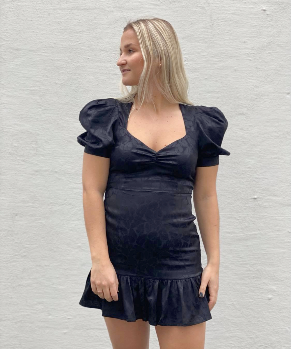 Pia Tjelta Lily Jaquard Kjole Sort