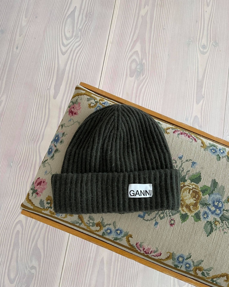GANNI Rib Knit Beanie Lue Kalamata Mørk Grønn