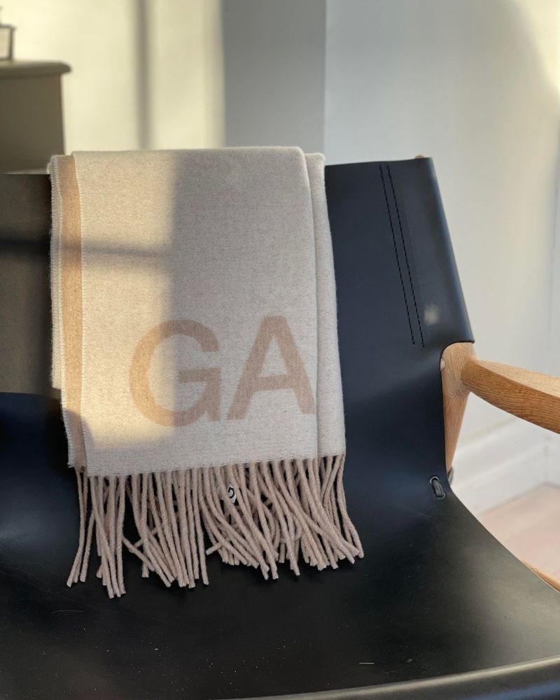 GANNI Resirkulert Skjerf Egret