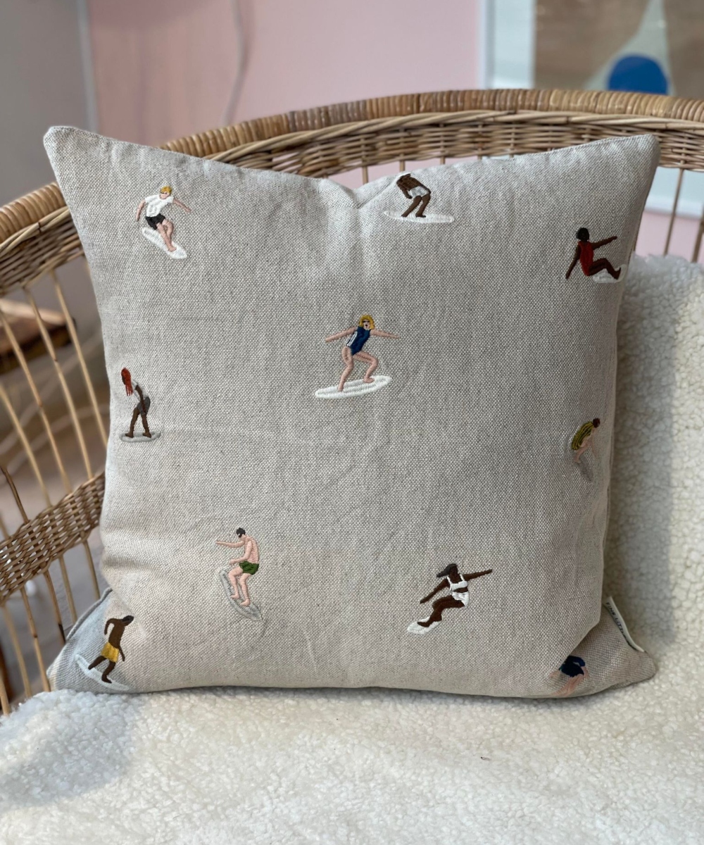 Fine Little Day Surfers Embroidered Pute 48x48