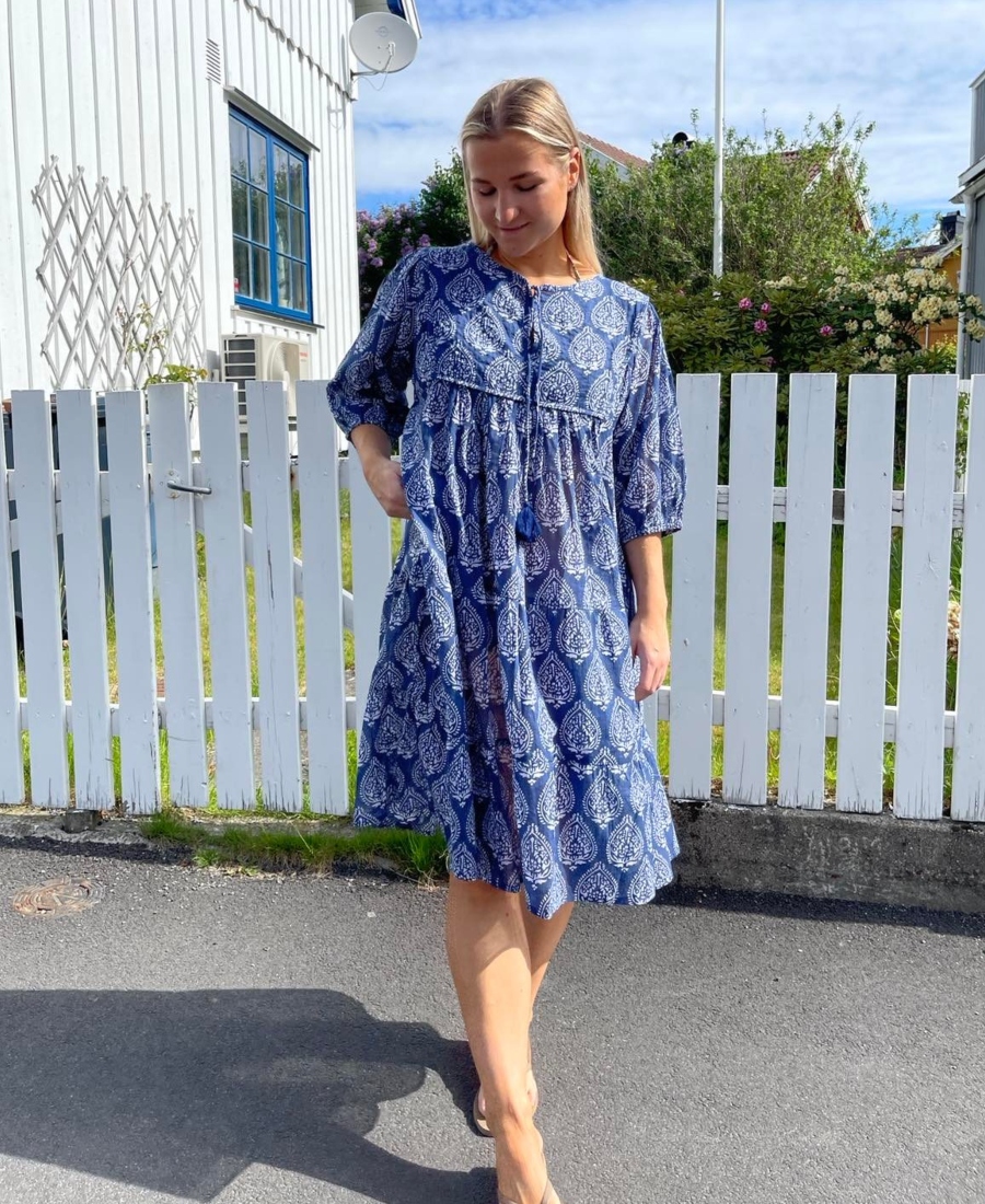 Love Shack by Anouska Portofino Smekkekjole Navy