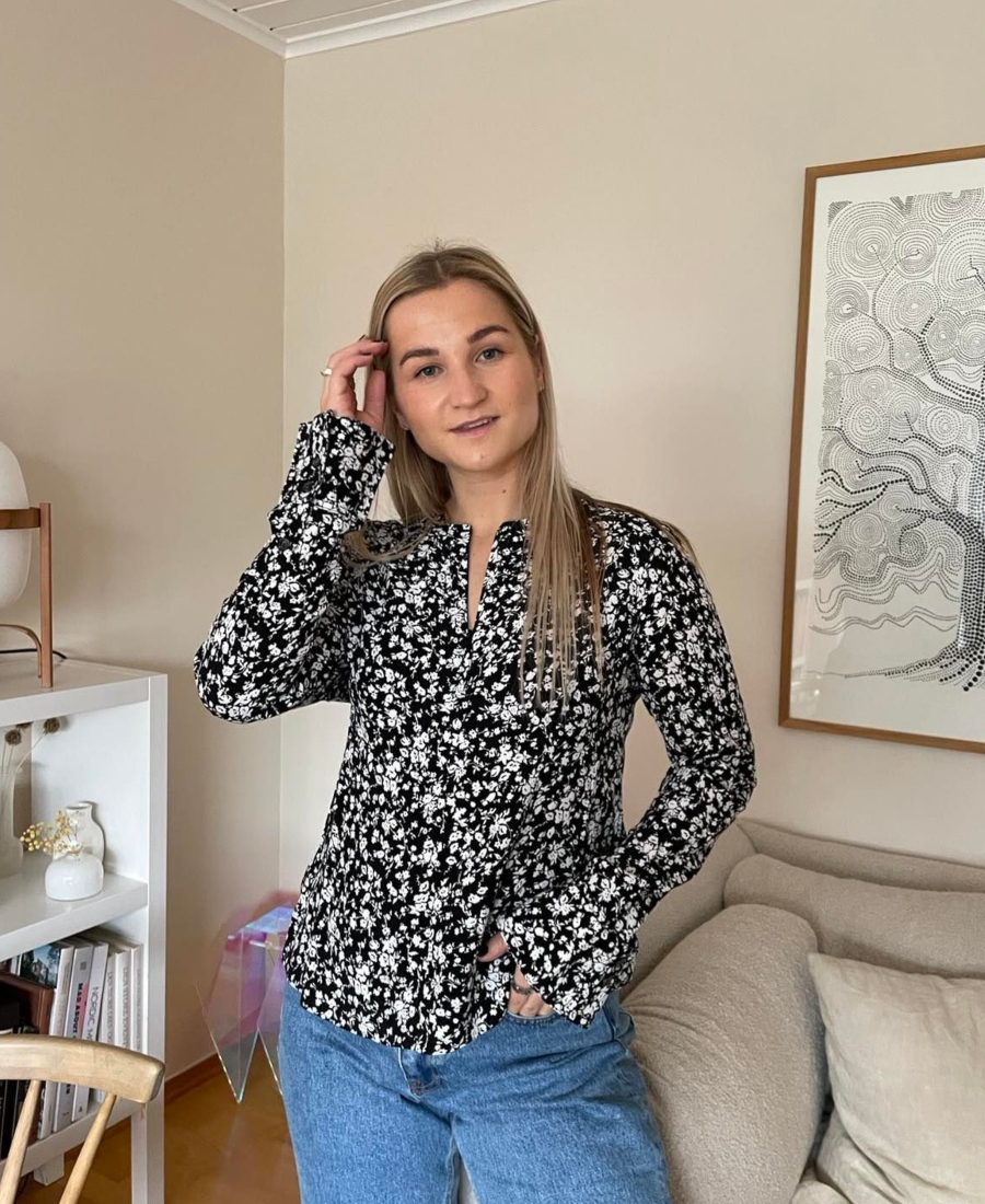GANNI Printed Crepe O-neck Bluse Sort