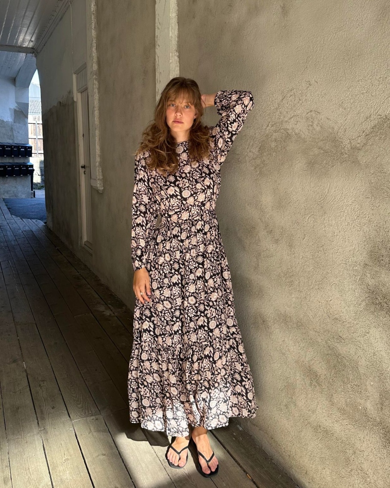 MISSMAYA Rosie Maxi Kjole Black Bouquet
