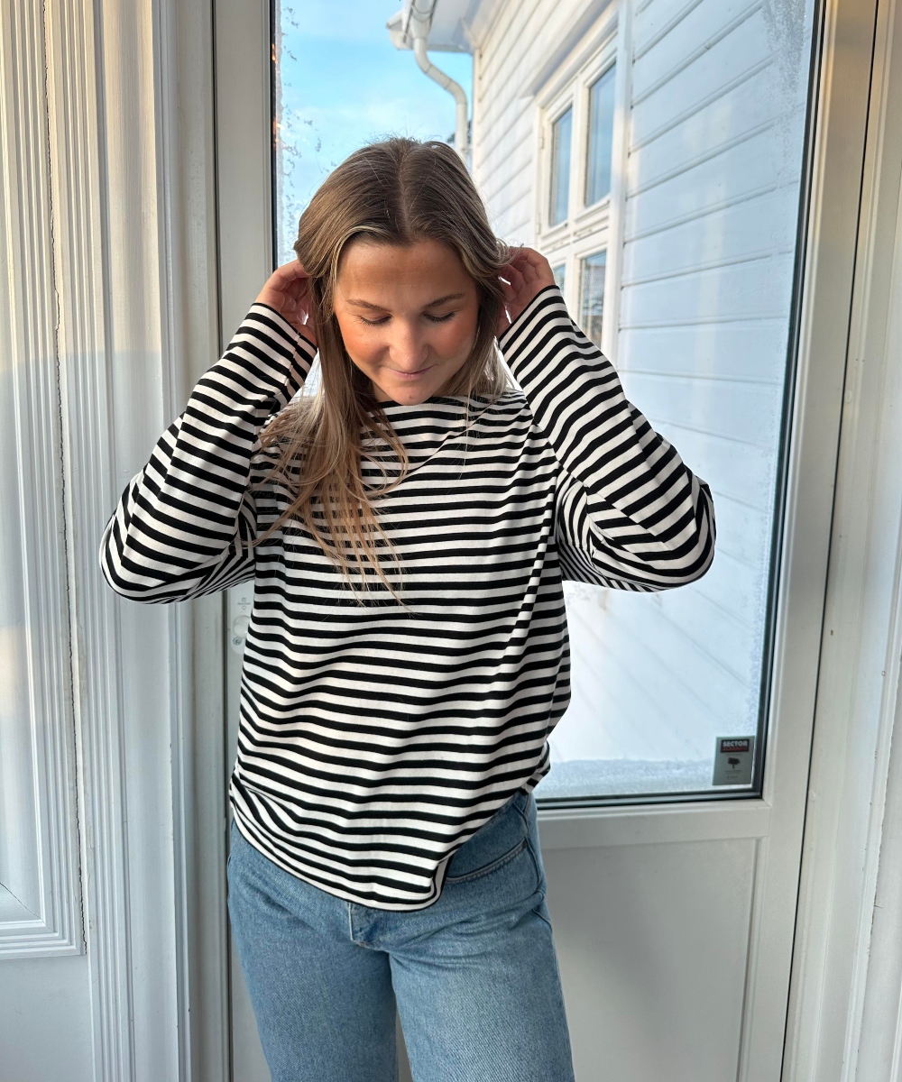MADS NØRGAARD Soft Single Silke T-skjorte Black Snow White