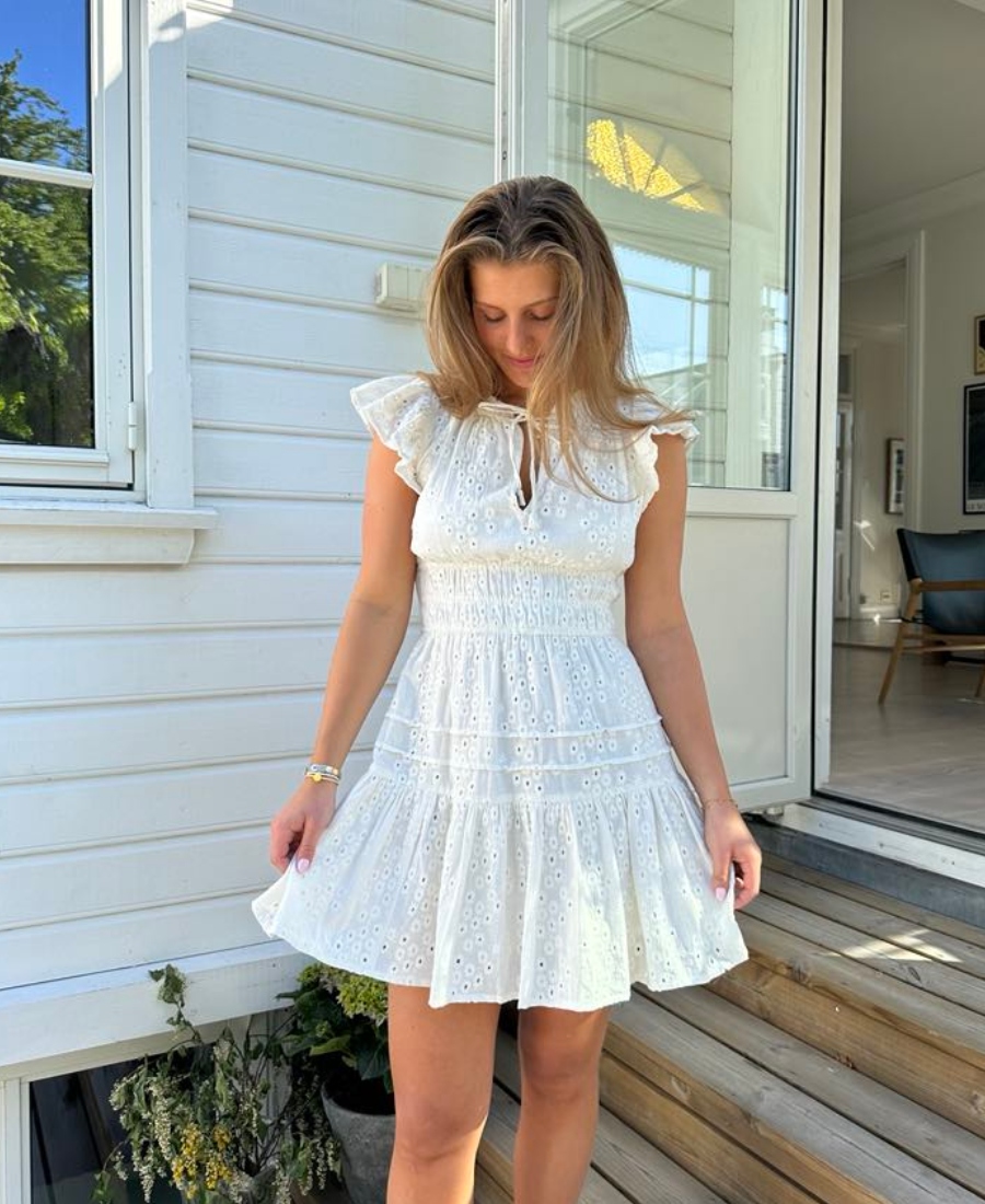 MISSMAYA Mia Kjole Ivory