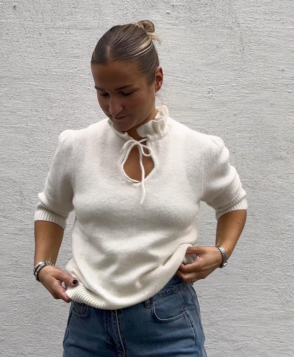 Ane Mone Johanne Genser Offwhite