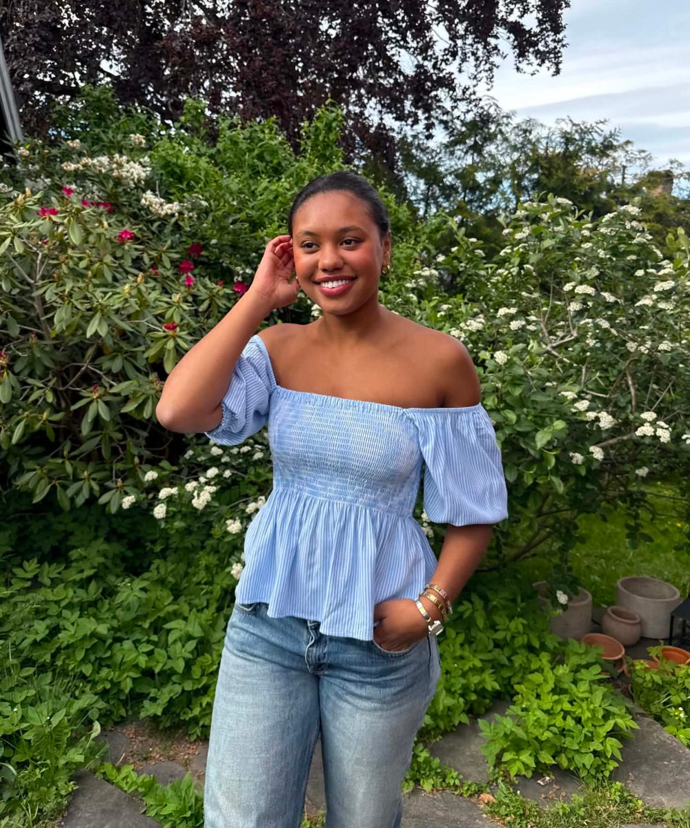 BY IDA Maren Off Shoulder Topp Striper Offwhite Blå