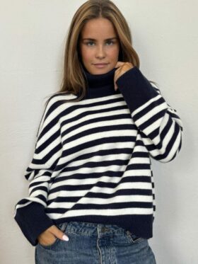 Boii Olga T-neck Knit Navy Offwhite