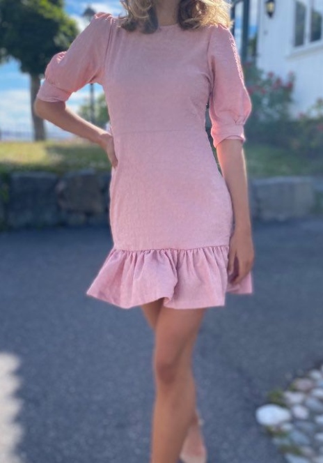 Neo Noir Jackie Crepe Kjole Rosa