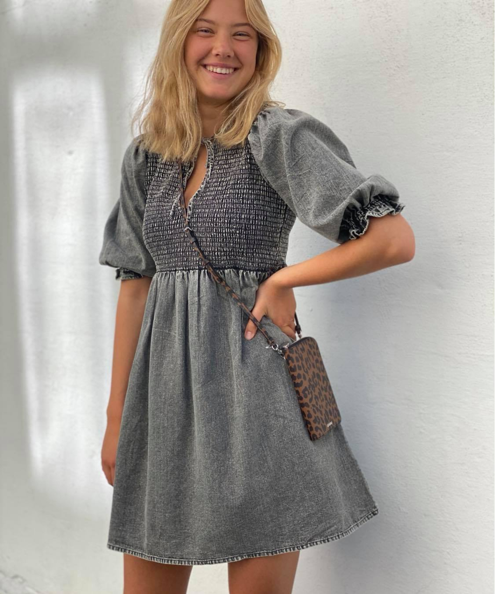 MISSMAYA Benita Kjole Ice Grey