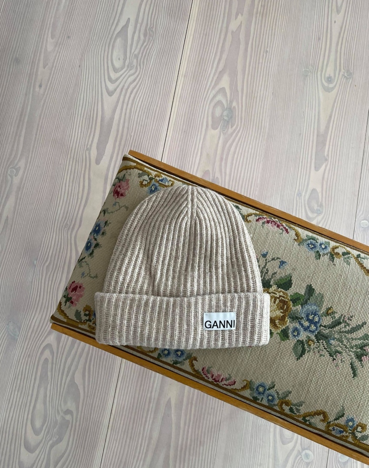 GANNI Rib Knit Beanie Lue Brazillian Sand