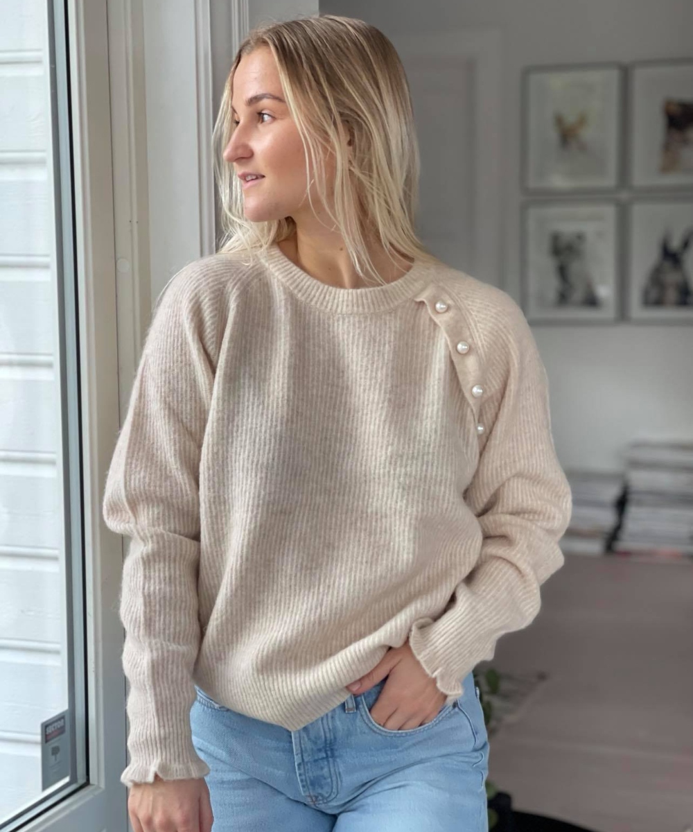 Neo Noir Asli Genser Sand