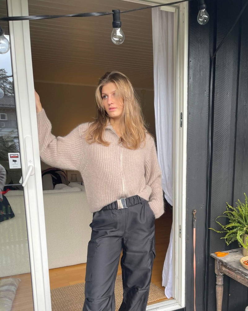 Arnie Says Jones Cardigan Beige