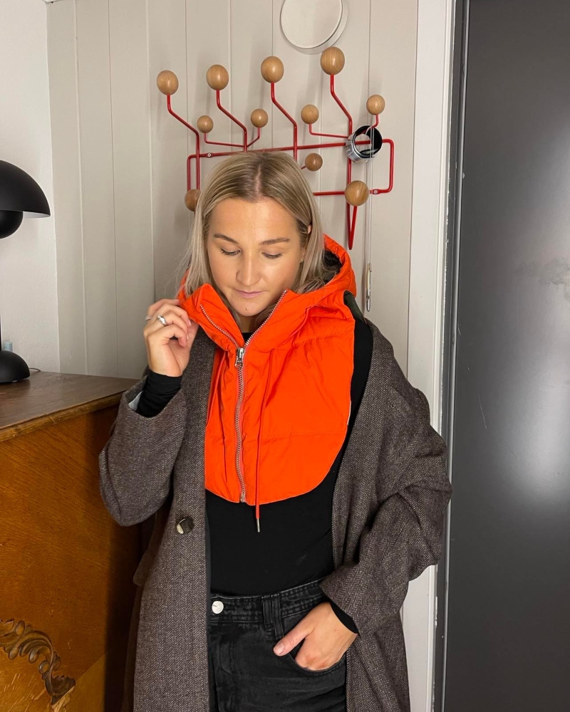 LÄST Hooded Puffer Neckwarmer Orange