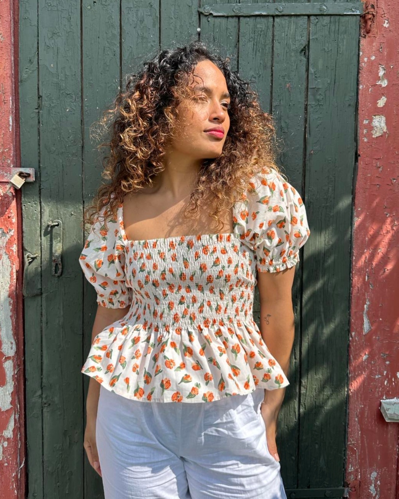 BY IDA Maren Topp Offwhite Orange Blomster Onesize
