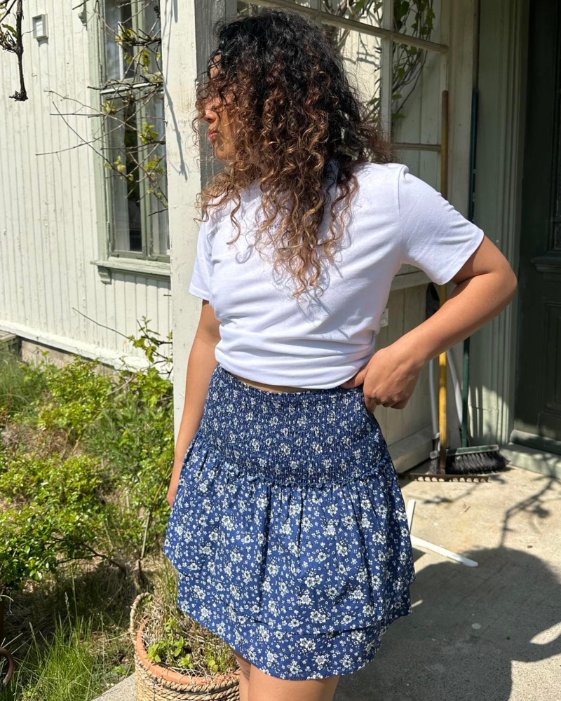 BY IDA Henny Skjørt Mørk Blå Hvit Blomster Onesize