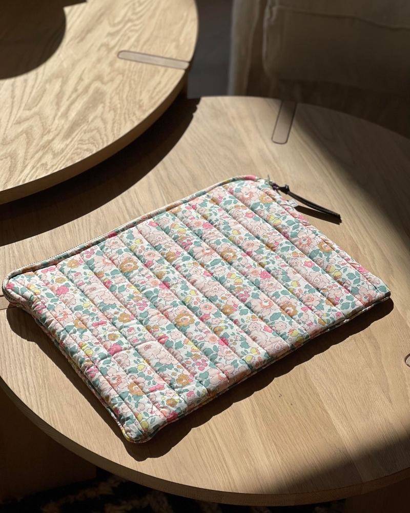 Bon Dep Mac Cover Liberty Betsy Rosa