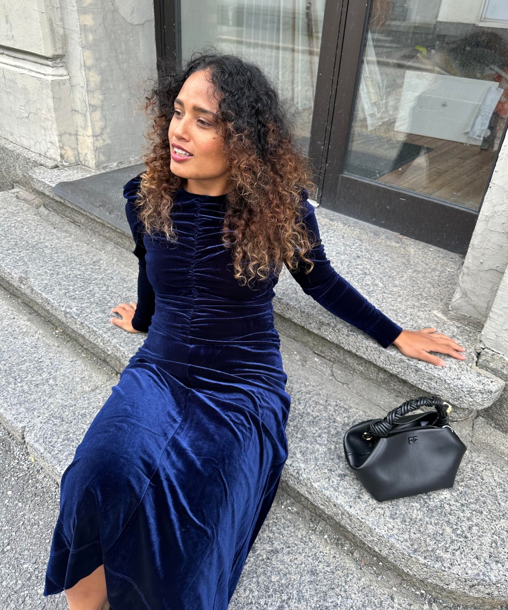 GANNI Velvet Jersey Gathered Long Kjole Total Eclipse - Bilde 2