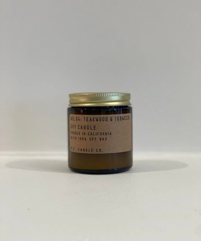 P.F. Candle Co. No.04 Teakwood & Tobacco Duftlys Small 99g