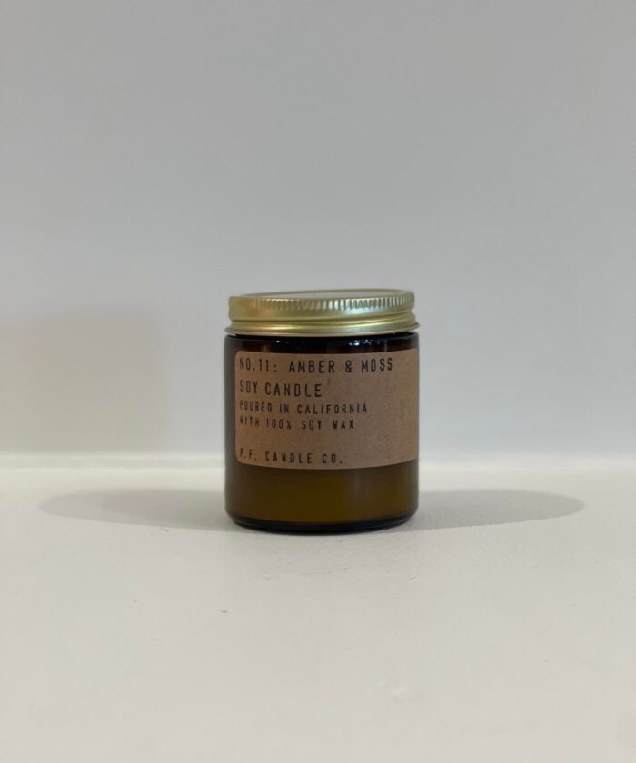 P.F. Candle Co. No.11 Amber & Moss Duftlys Small 99g