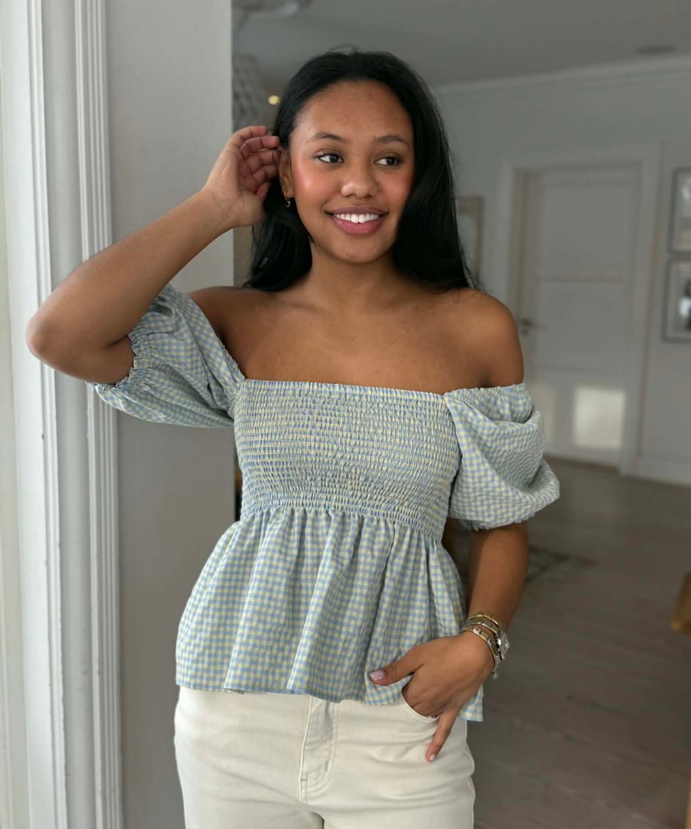 BY IDA Maren Off Shoulder Topp Ruter Lys Blå Gul Onesize - Bilde 2