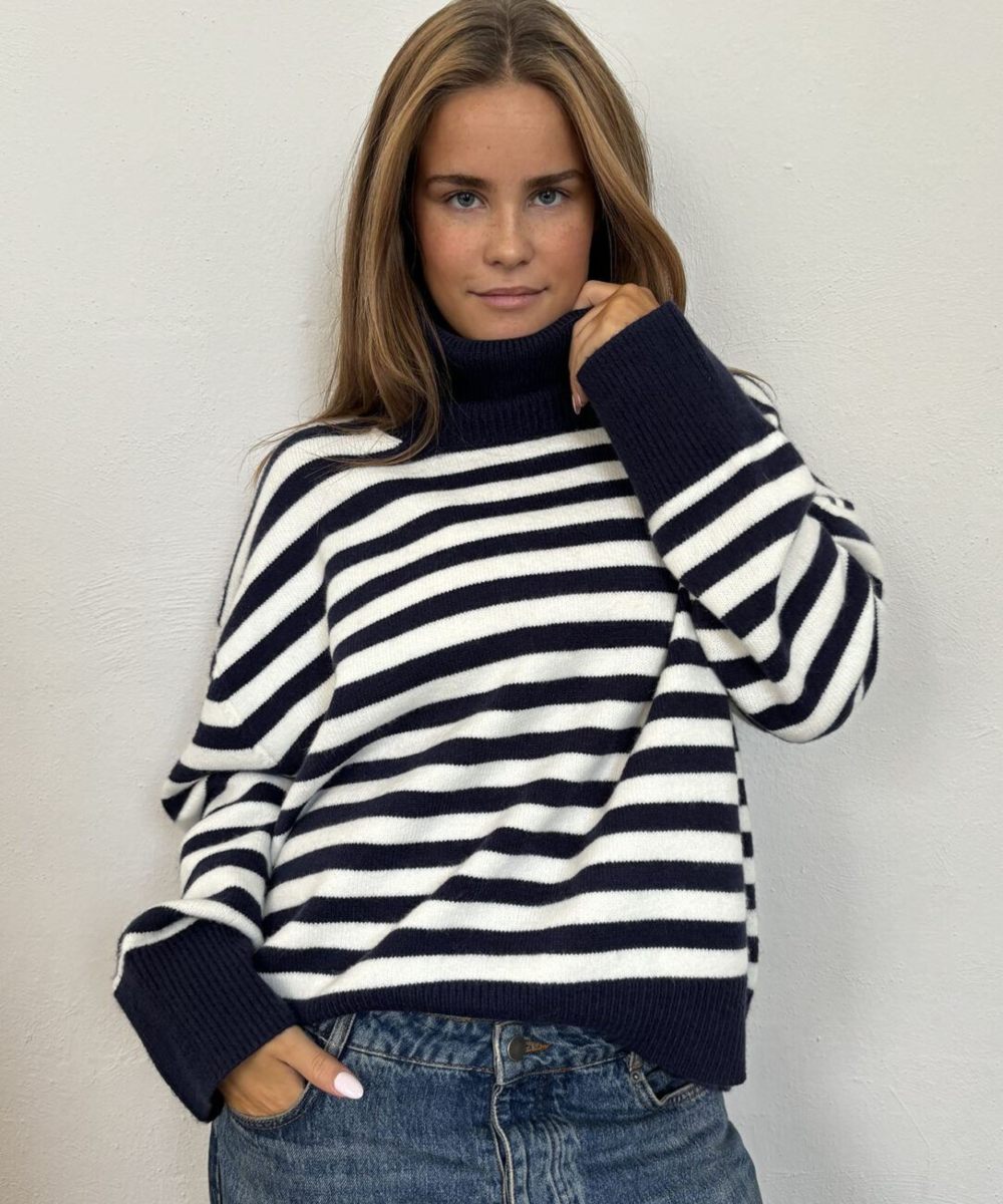Boii Olga T-neck Knit Navy Offwhite